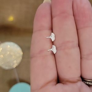 TINY GINKO LEAF STUD EARRINGS